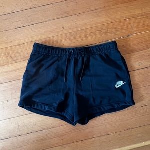 Nike essential fleece shorts